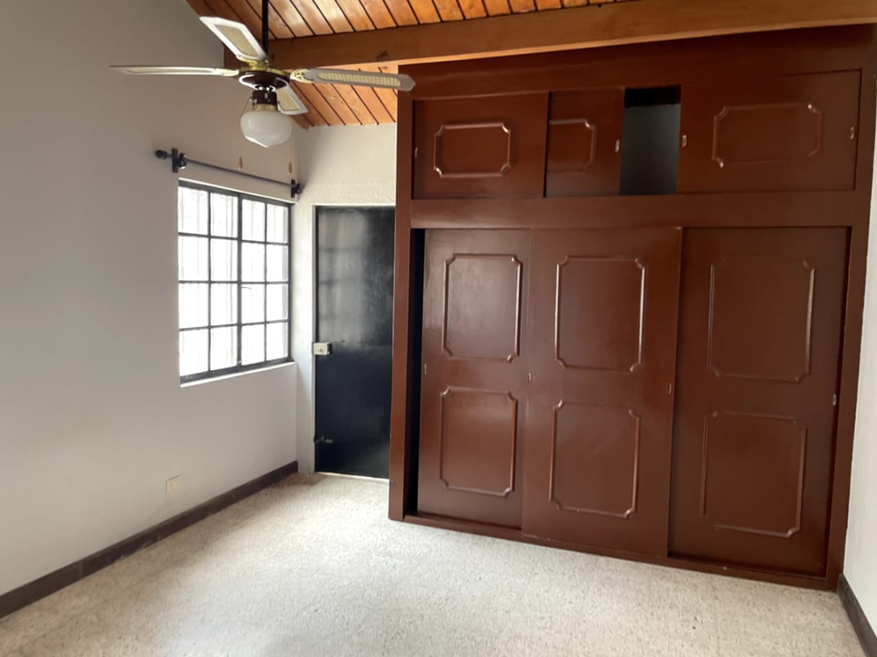 PRECIOSA CASA EN RENTA DE UN NIVEL EN BALCONES DE SAN CRISTOBAL — Casa en Alquiler en Zona 8 Mixco, Guatemala, Ciudad — foto 14 de 17