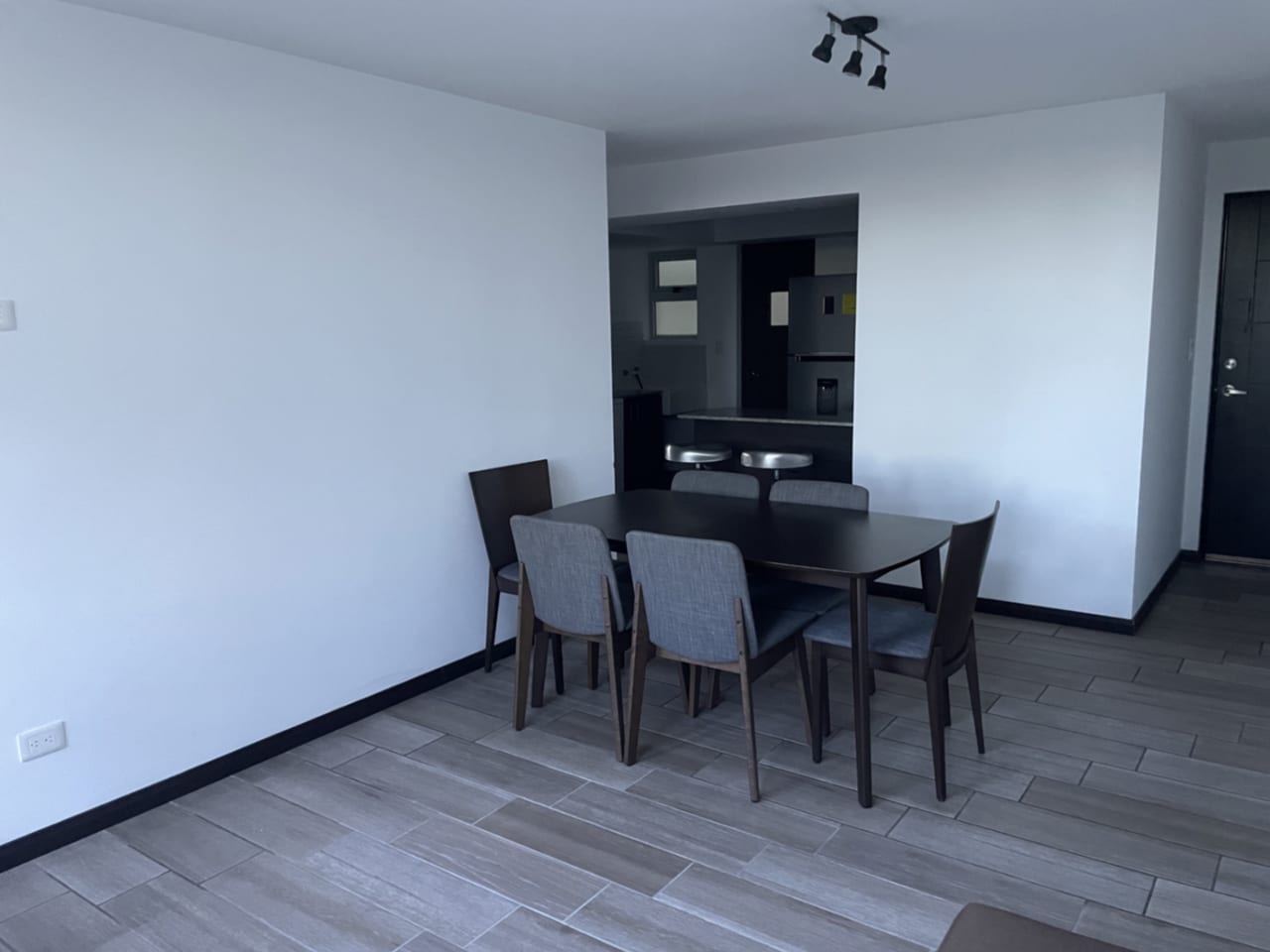 Rento Apartamento Amueblado Condado Naranjo — Apartamento en Alquiler en Condado Naranjo, Zona 4 Mixco, Guatemala, Ciudad — foto 13 de 14