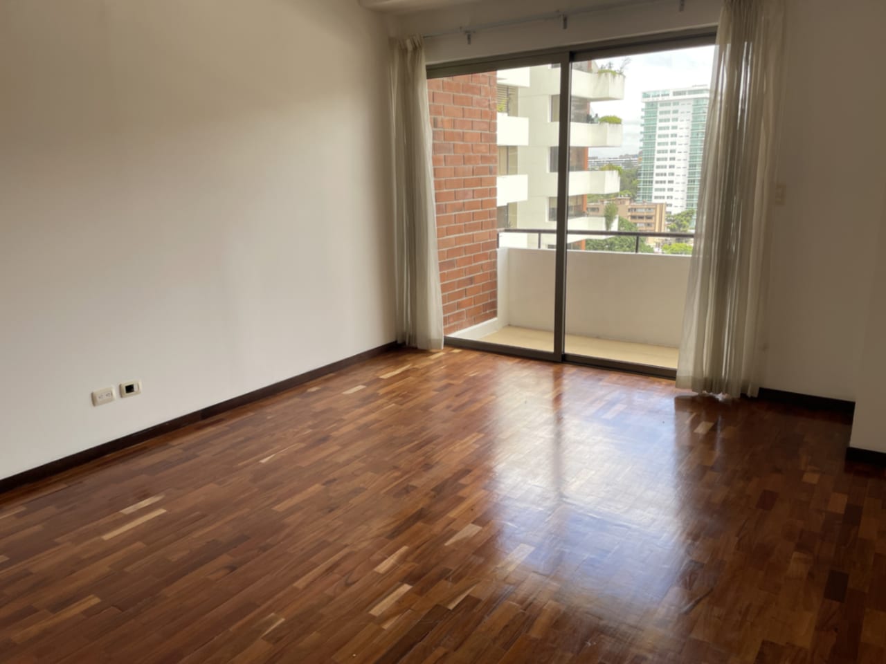 Precioso, Apartamento en Venta en Torre Quattro, Zona 14, Nivel Alto — Apartamento en Venta en Torre Quattro, Zona 14, Guatemala, Ciudad — foto 14 de 17