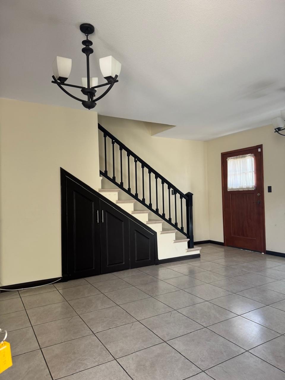 Rento Casa Navarra en Condado Naranjo, Condominio Santa Irene — Casa en Alquiler en Condado Naranjo, Zona 4 Mixco, Guatemala, Ciudad — foto 3 de 17