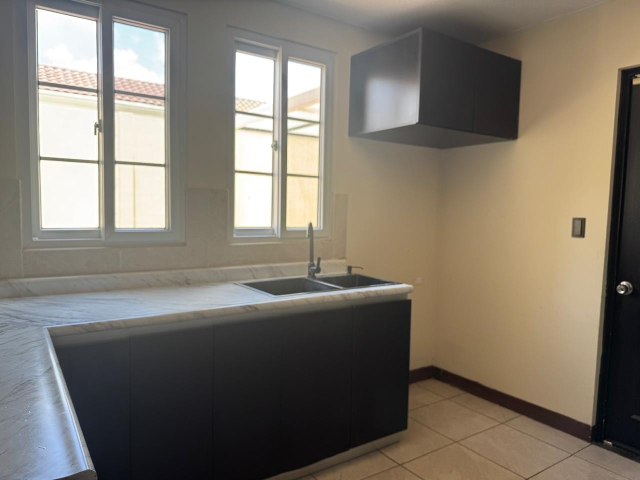 Rento Casa Navarra en Condado Naranjo, Condominio Santa Irene — Casa en Alquiler en Condado Naranjo, Zona 4 Mixco, Guatemala, Ciudad — foto 6 de 17