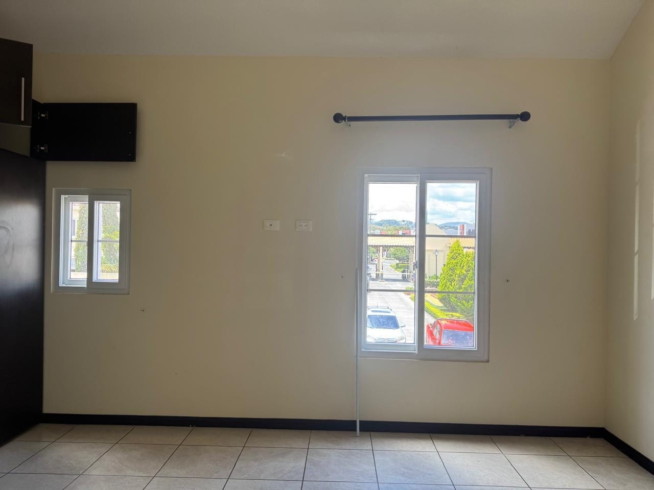Rento Casa Navarra en Condado Naranjo, Condominio Santa Irene — Casa en Alquiler en Condado Naranjo, Zona 4 Mixco, Guatemala, Ciudad — foto 13 de 17