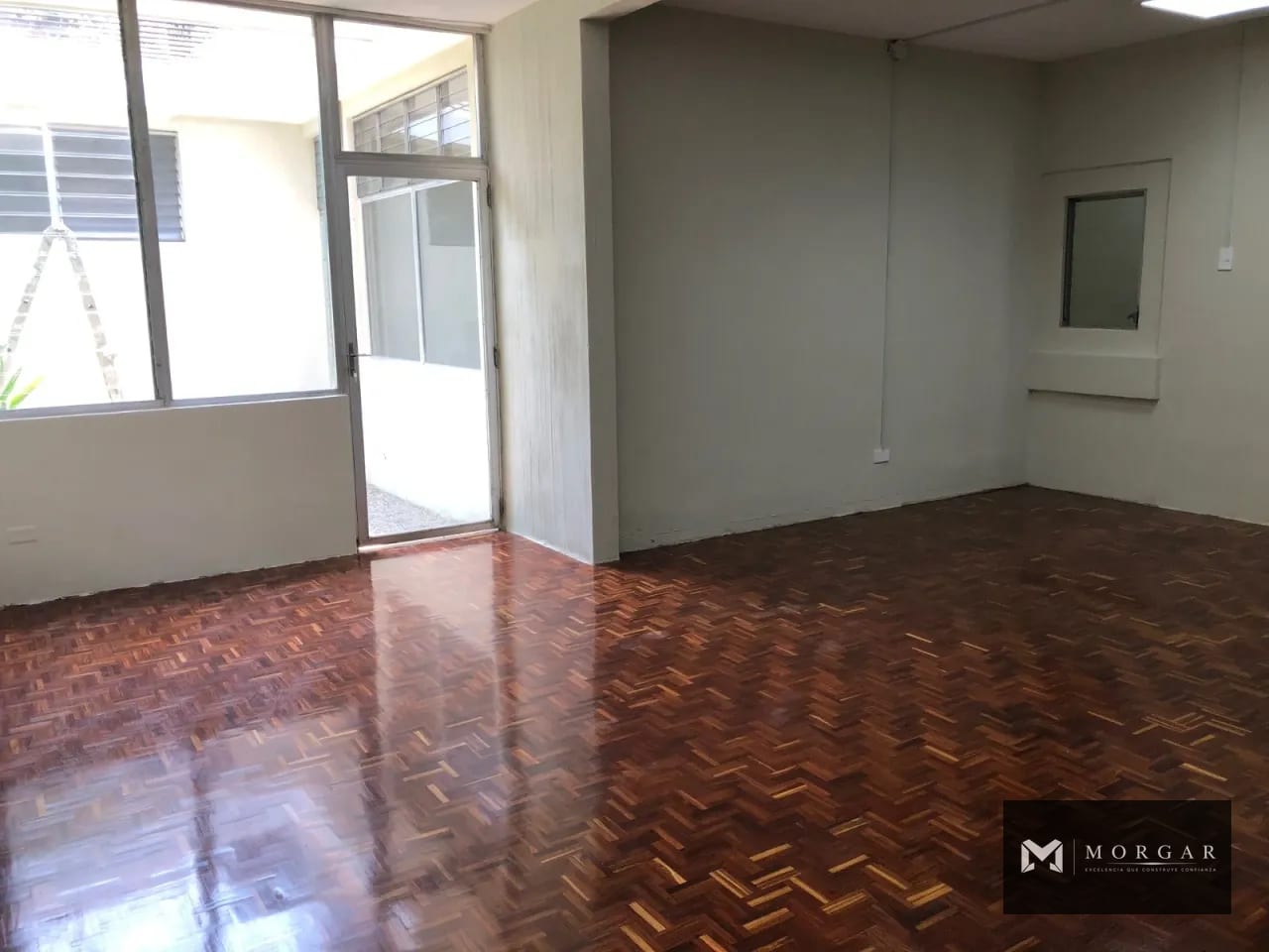 Casa para oficina en alquiler en Zona 10 de 385 m² por $3,250 — Casa en Alquiler en Zona 10, Guatemala, Ciudad — foto 2 de 7