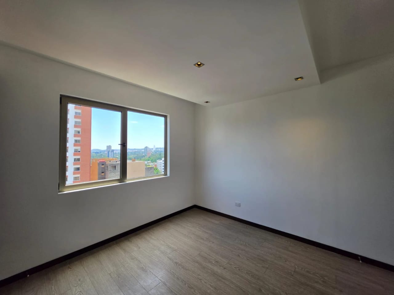 Vendo o alquilo apartamento en zona 10 — Apartamento en Venta en Neo Apartamentos, Zona 10, Guatemala, Ciudad — foto 15 de 16