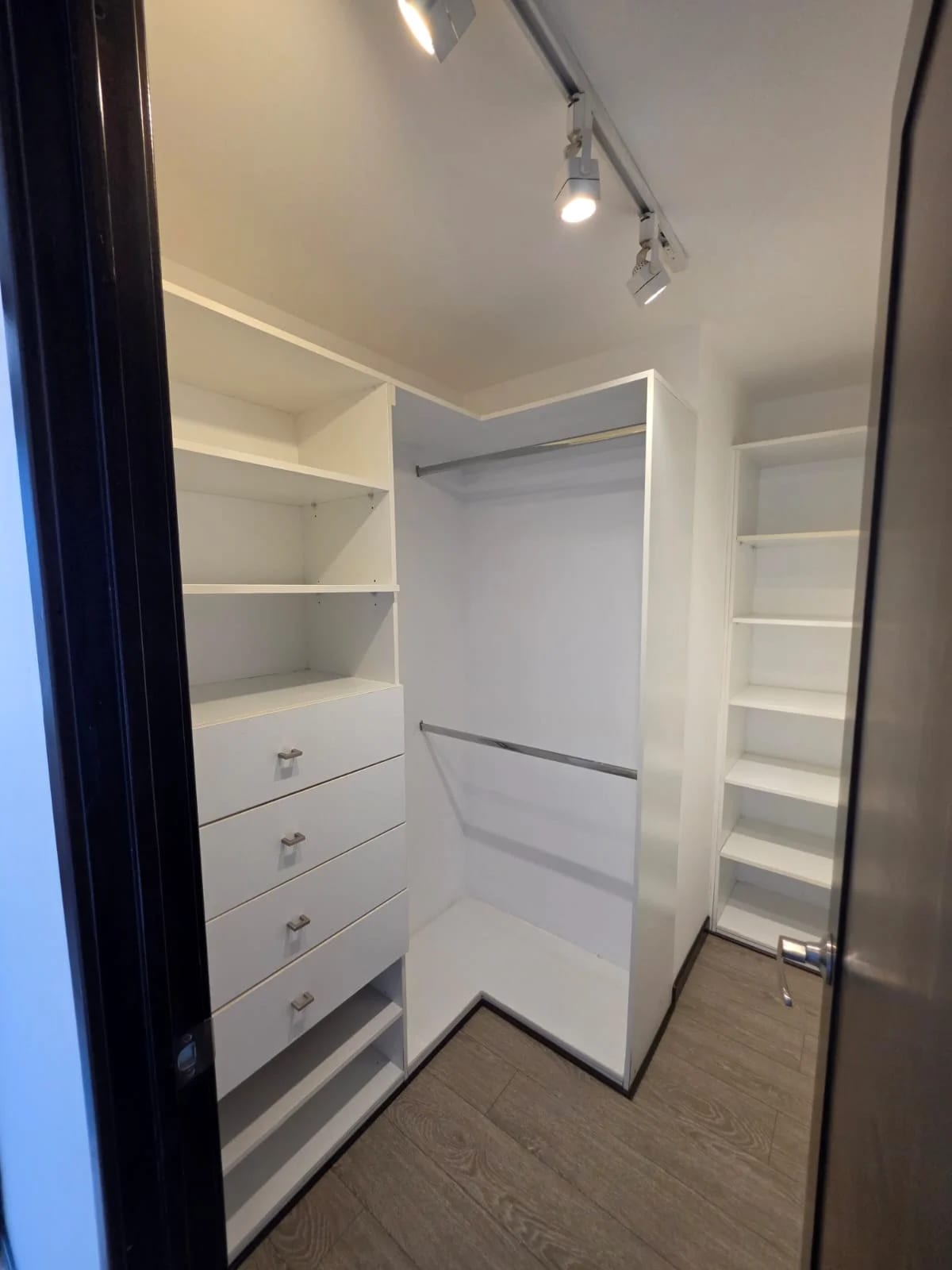 Vendo o alquilo apartamento en zona 10 — Apartamento en Venta en Neo Apartamentos, Zona 10, Guatemala, Ciudad — foto 13 de 16