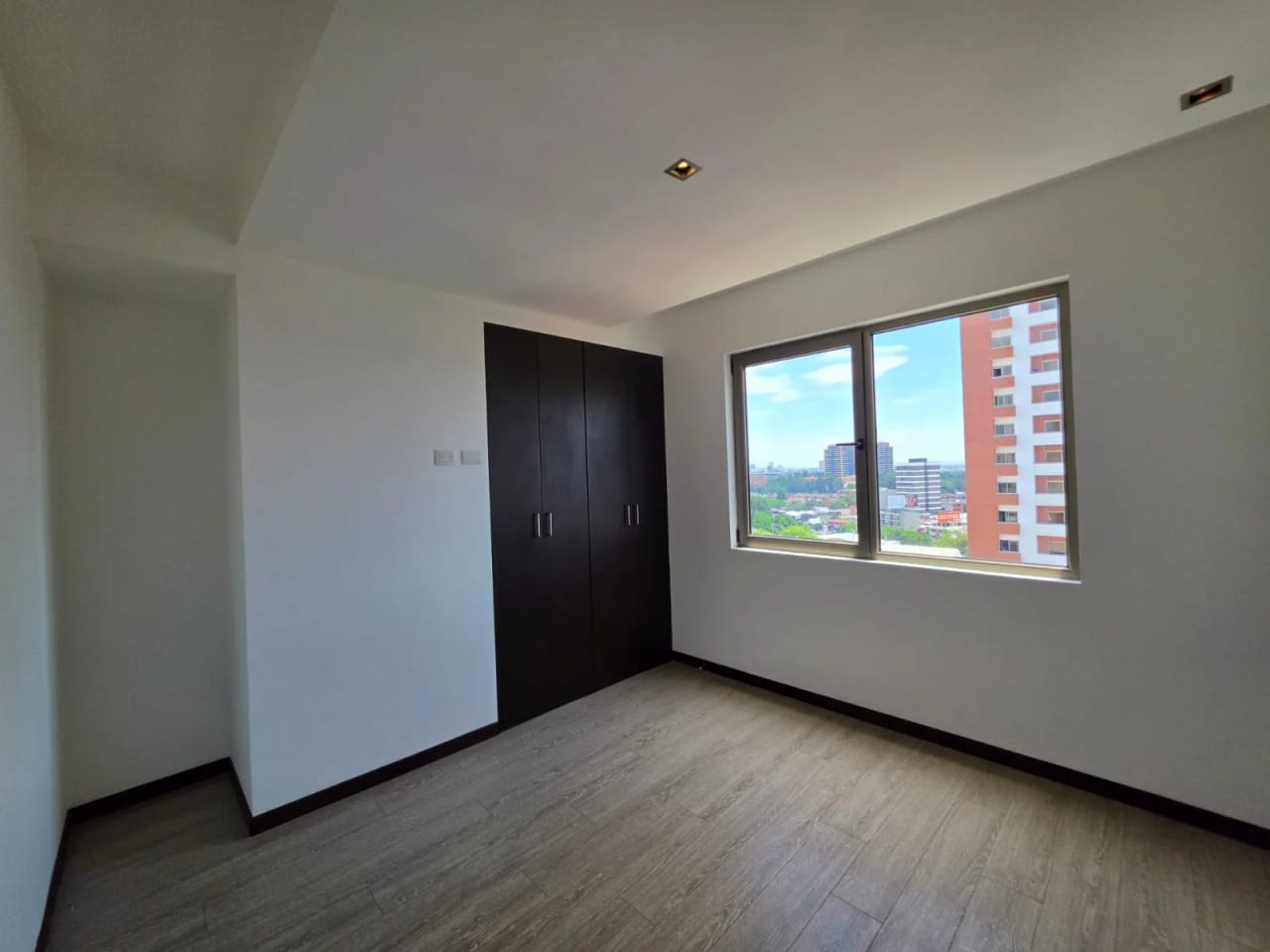 Vendo o alquilo apartamento en zona 10 — Apartamento en Venta en Neo Apartamentos, Zona 10, Guatemala, Ciudad — foto 14 de 16