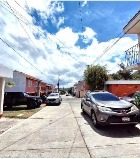Vendo linda casa en San Cristobal, dentro de condominio — Casa en Venta en Zona 8 Mixco, Guatemala, Ciudad — foto 8 de 11