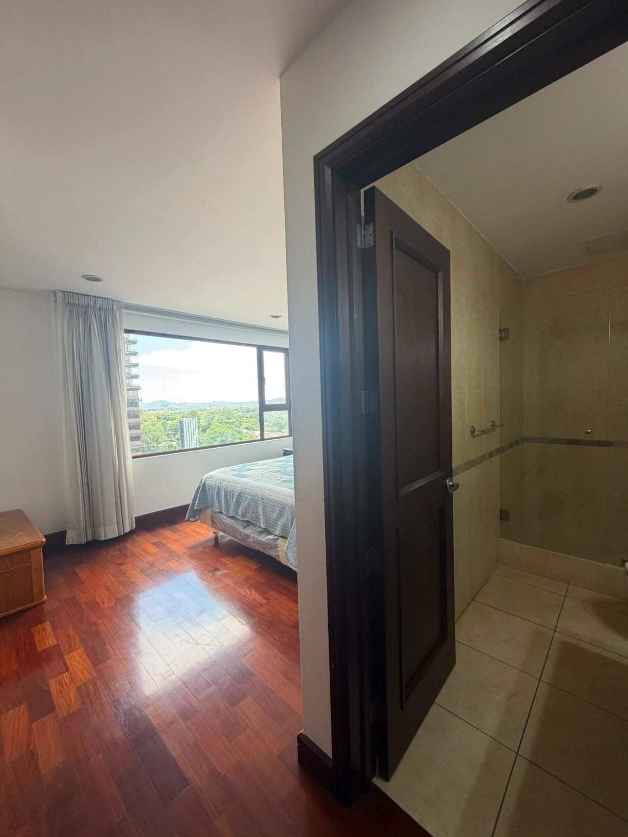 Alquilo espectacular apartamento en Z.10 Santa Maria — Apartamento en Alquiler en Santa María, Zona 10, Guatemala, Ciudad — foto 10 de 14