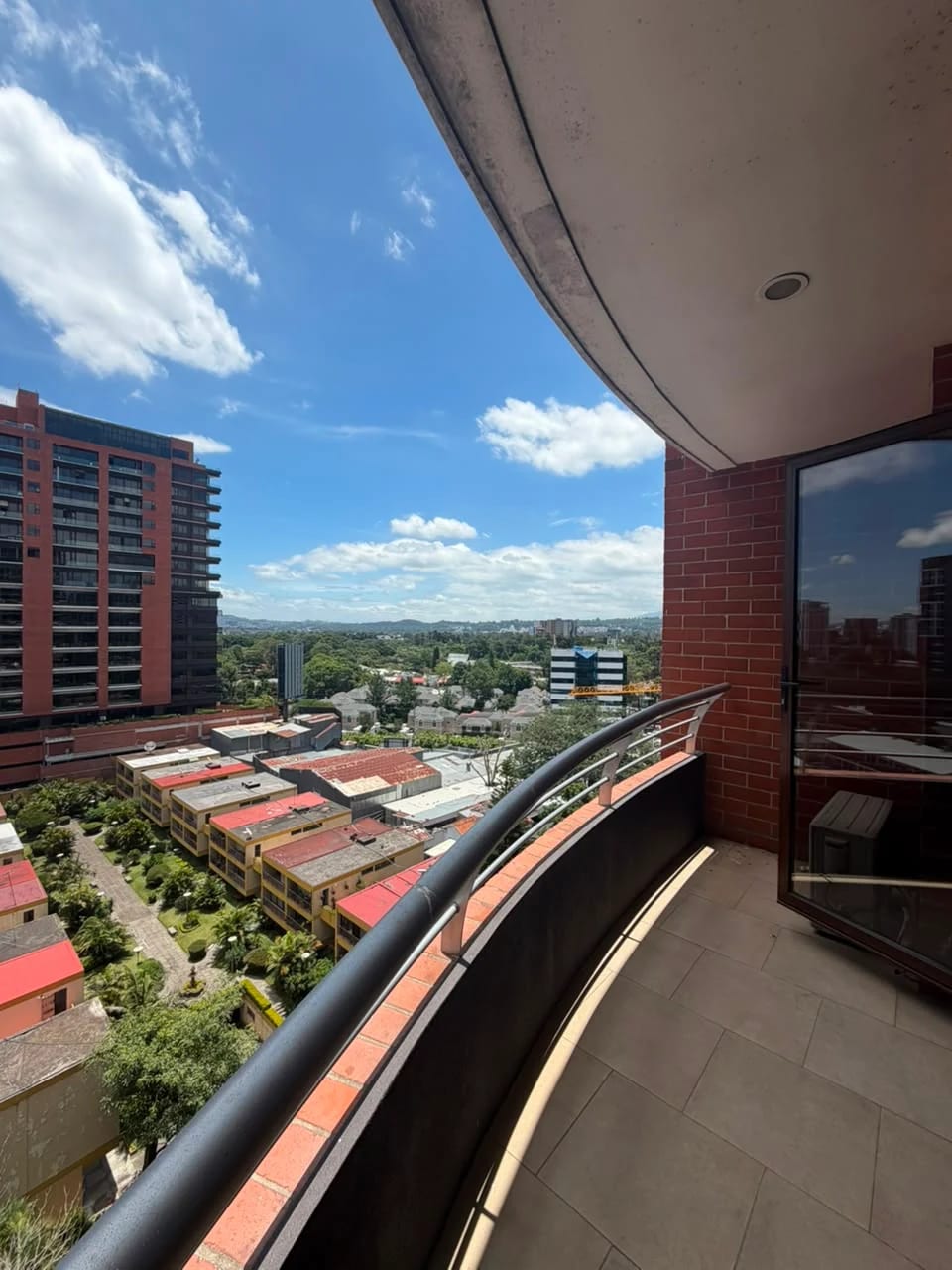 Alquilo espectacular apartamento en Z.10 Santa Maria — Apartamento en Alquiler en Santa María, Zona 10, Guatemala, Ciudad — foto 13 de 14