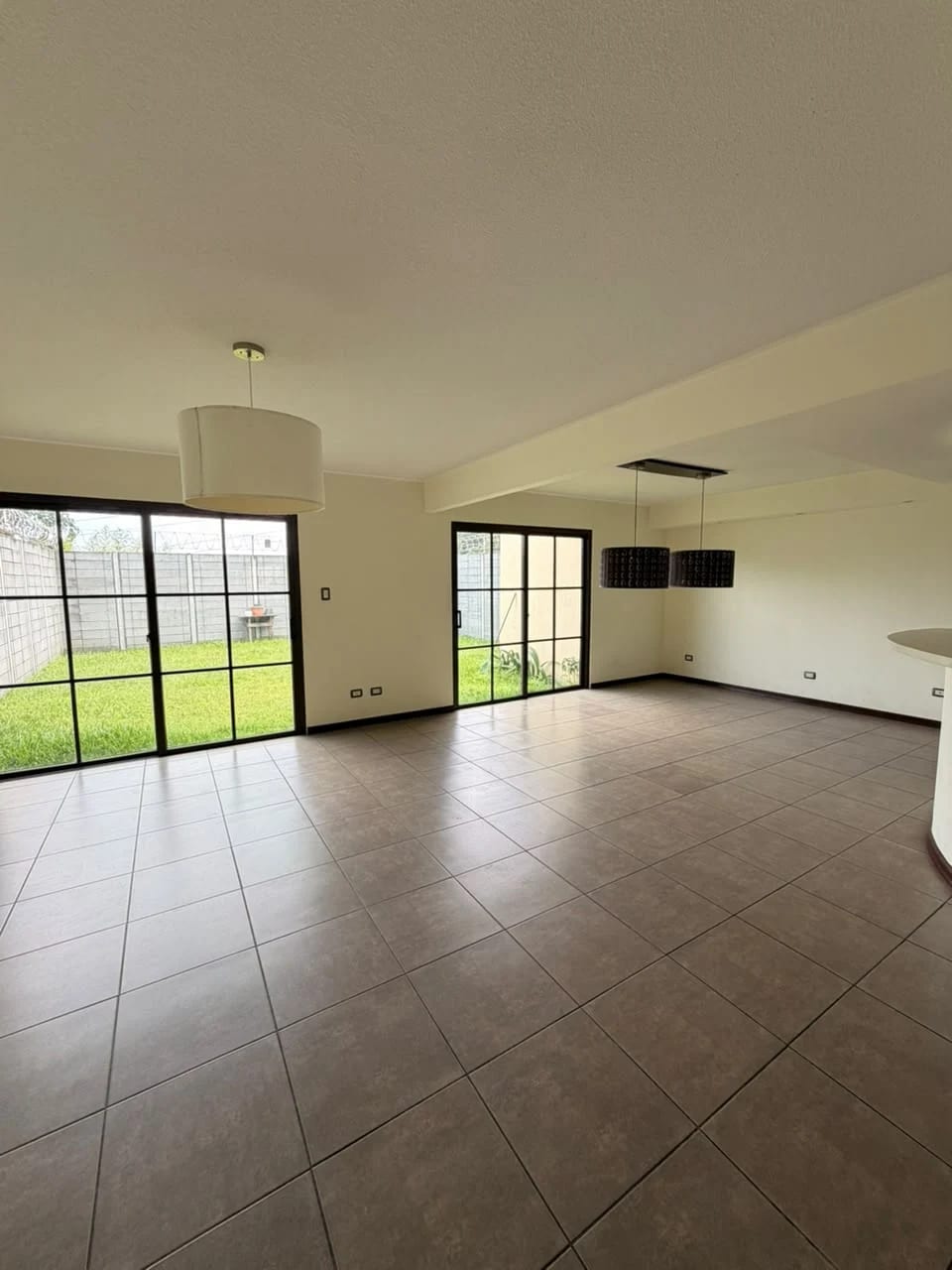 Vendo linda casa en zona 16, Villa Suiza — Casa en Venta en Zona 16, Guatemala, Ciudad — foto 3 de 17