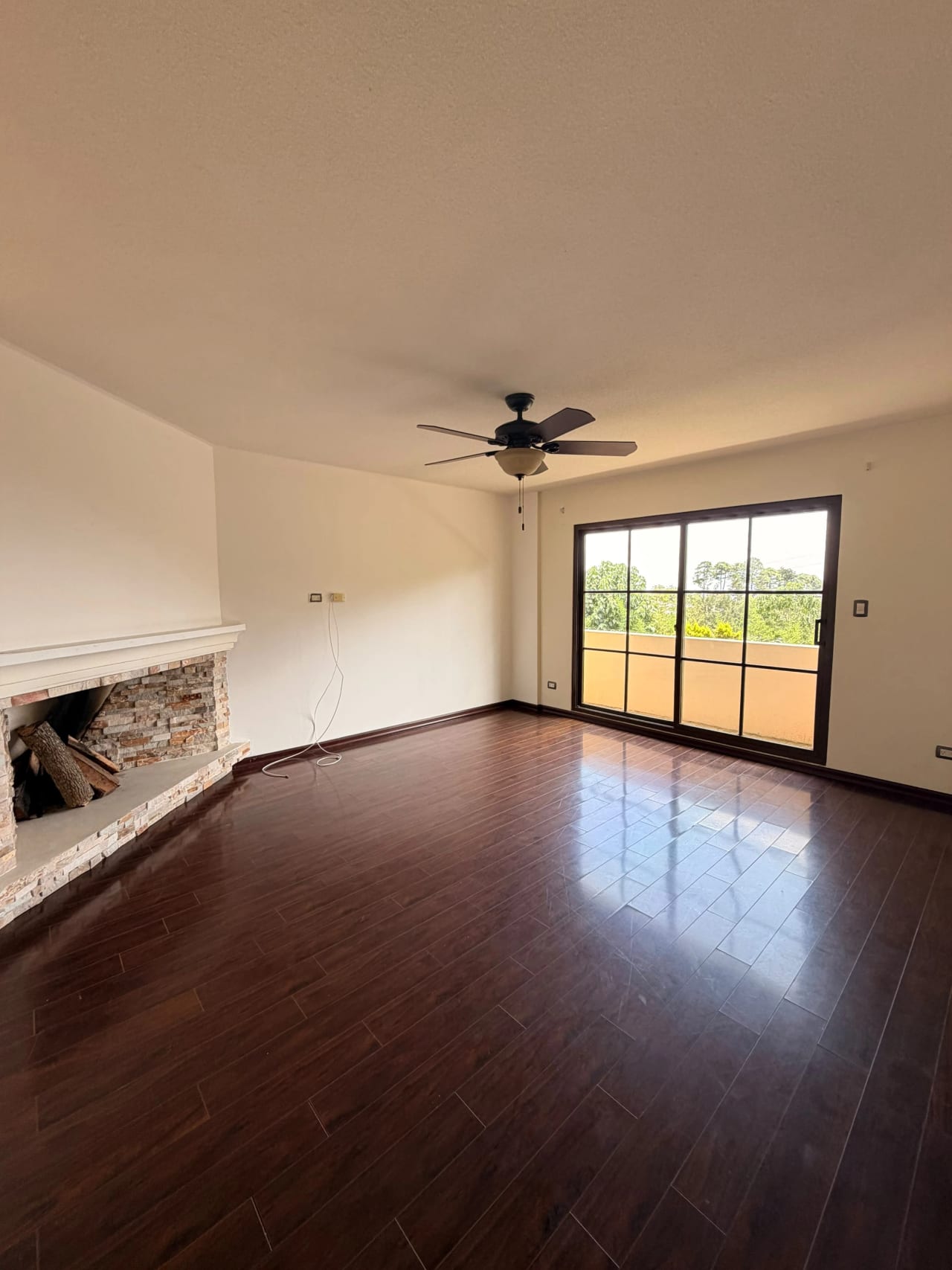 Vendo linda casa en zona 16, Villa Suiza — Casa en Venta en Zona 16, Guatemala, Ciudad — foto 4 de 17