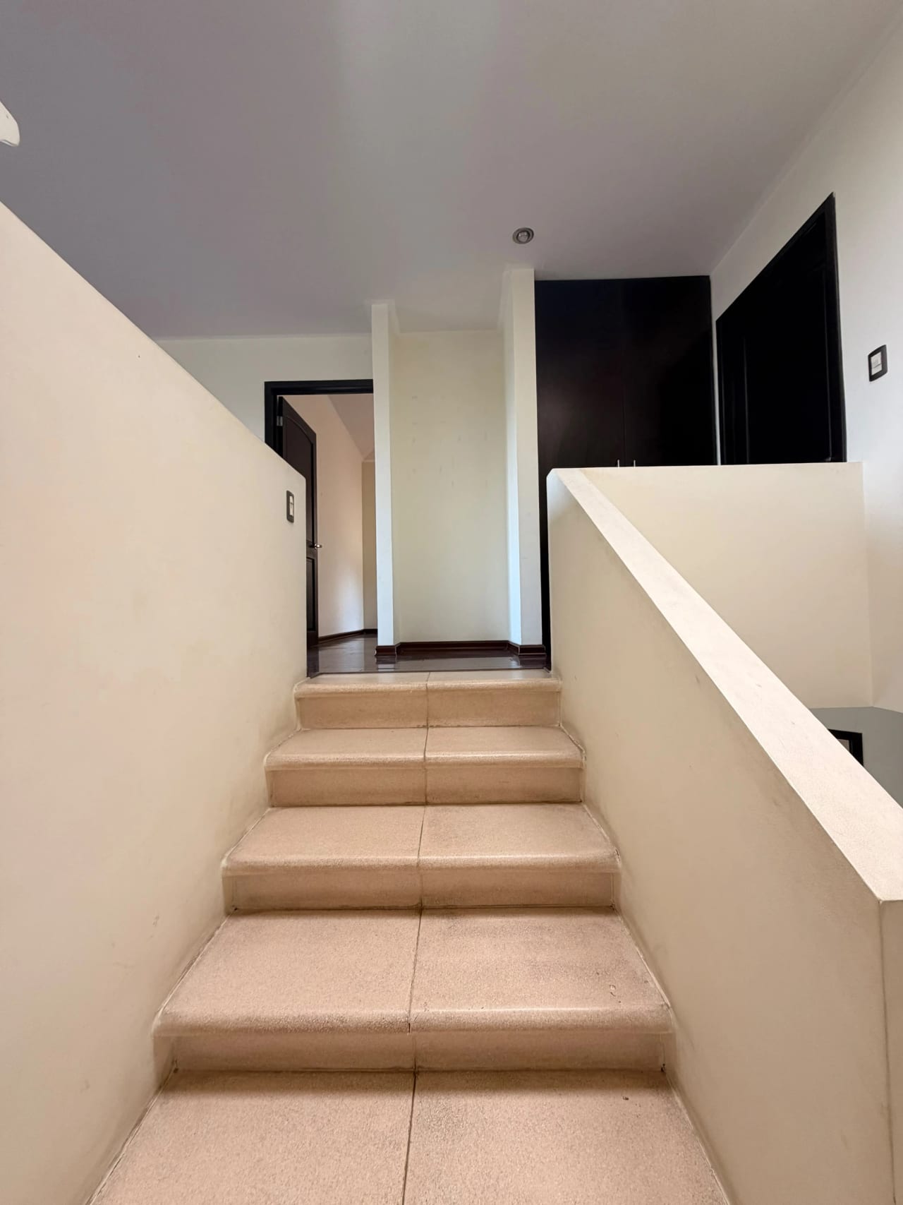 Vendo linda casa en zona 16, Villa Suiza — Casa en Venta en Zona 16, Guatemala, Ciudad — foto 5 de 17