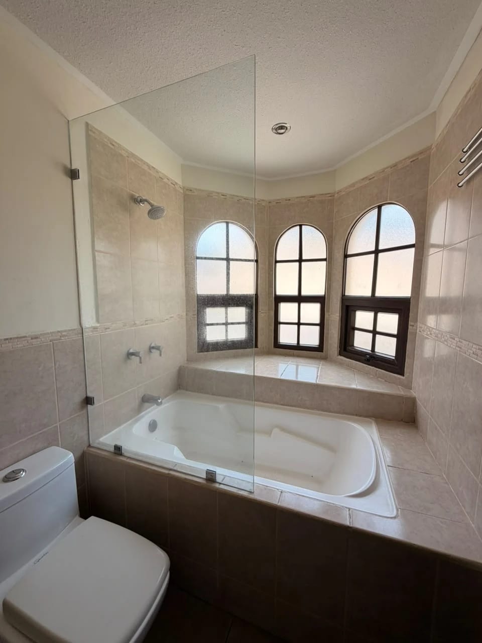 Vendo linda casa en zona 16, Villa Suiza — Casa en Venta en Zona 16, Guatemala, Ciudad — foto 8 de 17