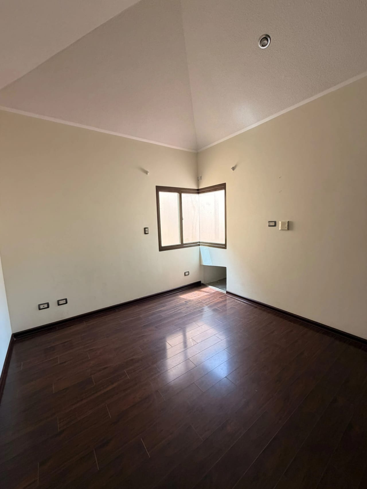 Vendo linda casa en zona 16, Villa Suiza — Casa en Venta en Zona 16, Guatemala, Ciudad — foto 10 de 17