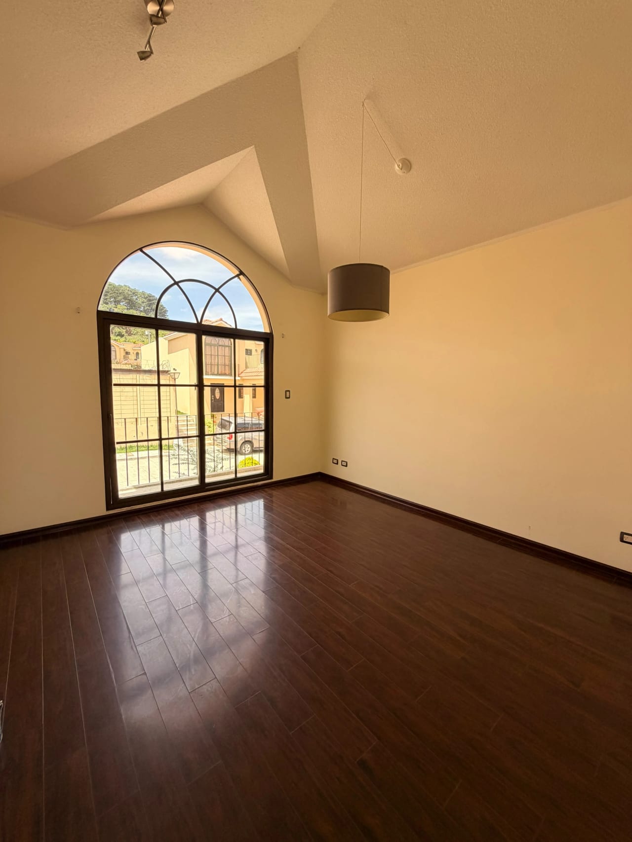 Vendo linda casa en zona 16, Villa Suiza — Casa en Venta en Zona 16, Guatemala, Ciudad — foto 13 de 17