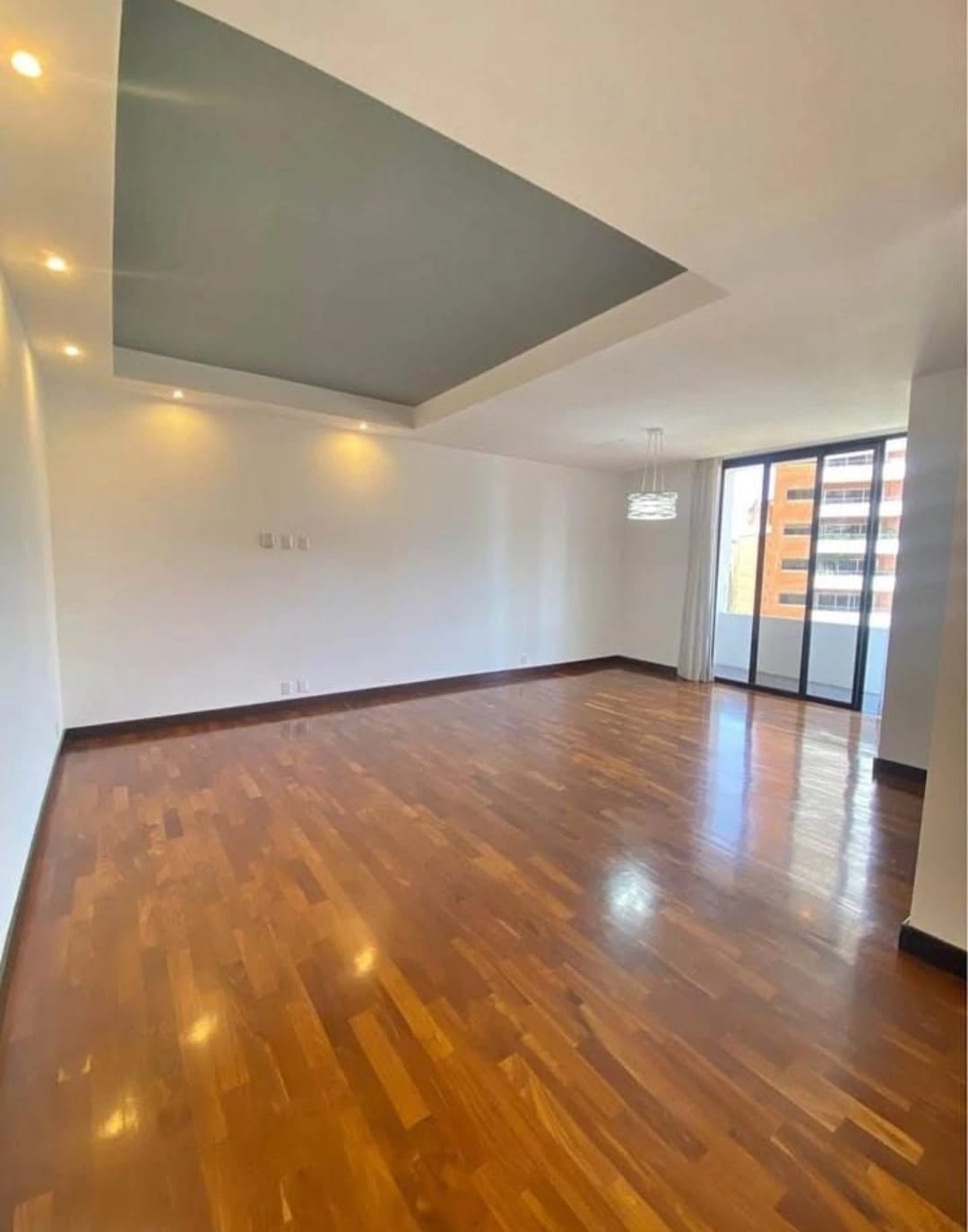 Vendo amplio apartamento en zona 14 Lantana — Apartamento en Venta en Lantana, Zona 14, Guatemala, Ciudad — foto 1 de 10