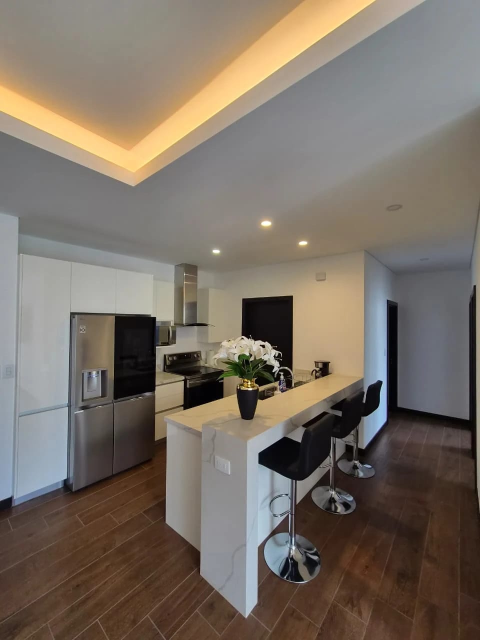 Alquilo lindo apartamento en zona 16 — Apartamento en Alquiler en Lirios de Cayalá I, Zona 16, Guatemala, Ciudad — foto 4 de 16