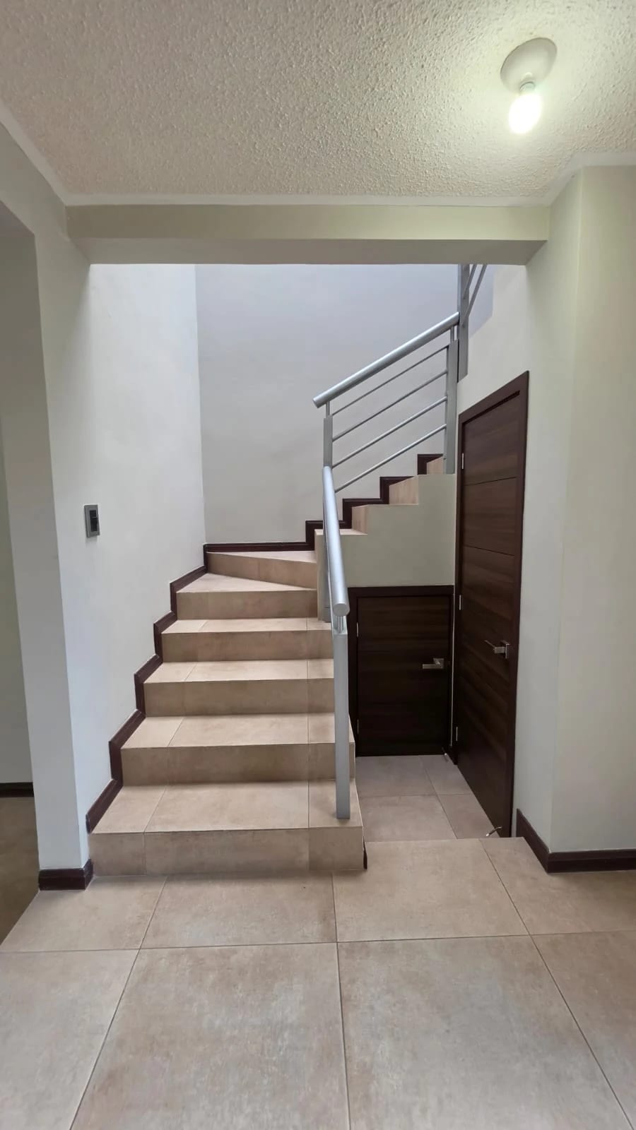 Vendo espectacular casa en Z. 16 Home 16 — Casa en Venta en Home 16, Zona 16, Guatemala, Ciudad — foto 1 de 17