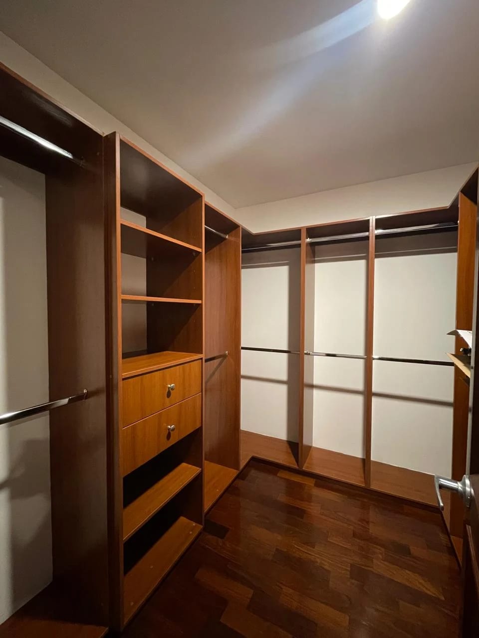 Alquilo amplio apartamento en Z. 10 Santa María — Apartamento en Alquiler en Santa María, Zona 10, Guatemala, Ciudad — foto 5 de 17