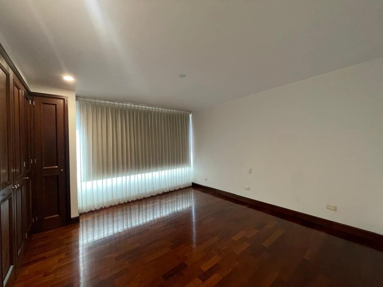 Alquilo amplio apartamento en Z. 10 Santa María — Apartamento en Alquiler en Santa María, Zona 10, Guatemala, Ciudad — foto 7 de 17