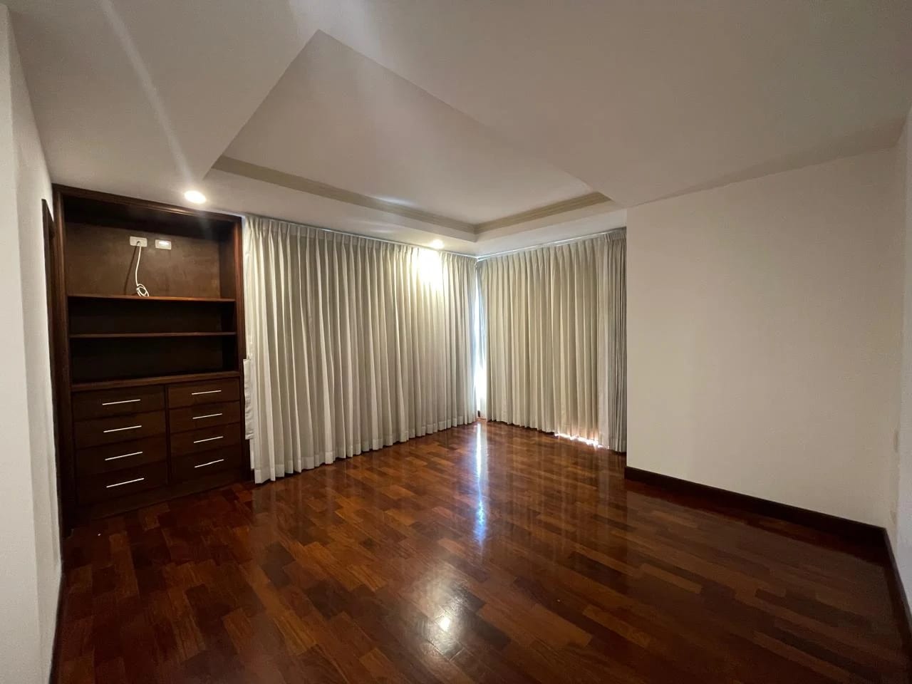 Alquilo amplio apartamento en Z. 10 Santa María — Apartamento en Alquiler en Santa María, Zona 10, Guatemala, Ciudad — foto 10 de 17