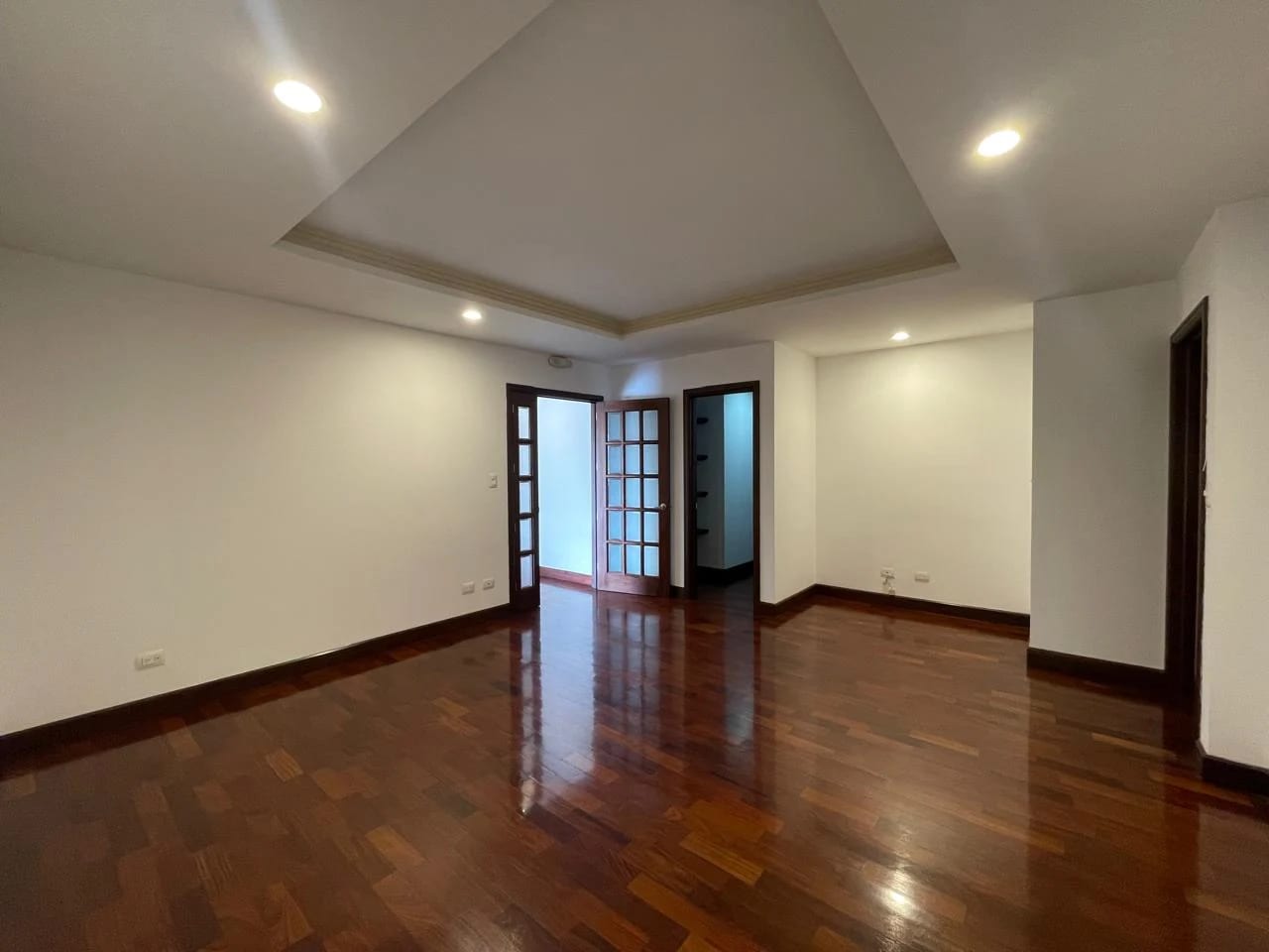 Alquilo amplio apartamento en Z. 10 Santa María — Apartamento en Alquiler en Santa María, Zona 10, Guatemala, Ciudad — foto 12 de 17