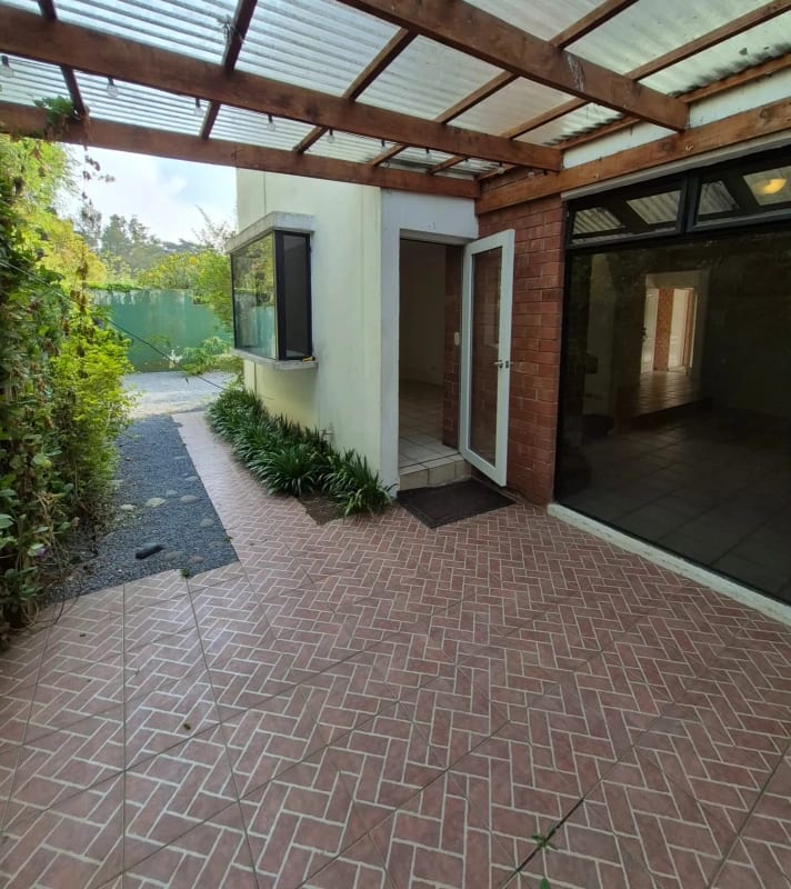 En Venta Townhouse KM 15 CAES, Frente a Condado Concepción — Casa en Venta en km 11-15, Carretera a El Salvador, Guatemala, Ciudad — foto 1 de 17
