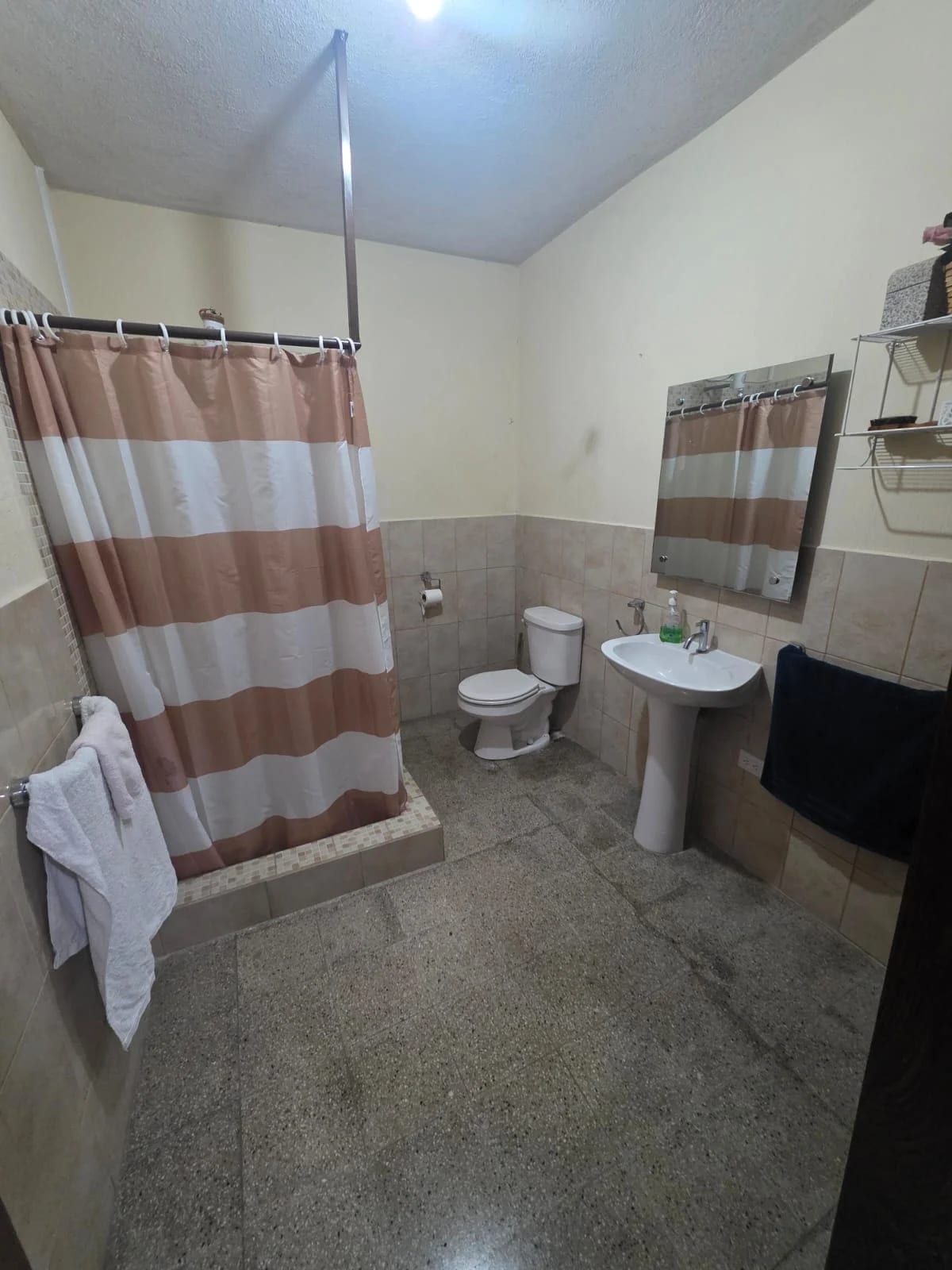 Casa en Venta Zona 7 Calzado Mateo Flores para Oficinas o Vivienda — Casa en Venta en Zona 7, Guatemala, Ciudad — foto 12 de 13