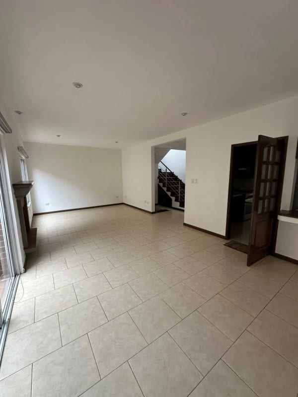 Casa en Venta Bouganvilias de Arrazola — Casa en Venta en Bouganbilias de Arrazola, Carretera a El Salvador, Guatemala, Ciudad — foto 1 de 10