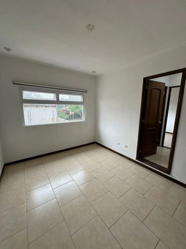 Casa en Venta Bouganvilias de Arrazola — Casa en Venta en Bouganbilias de Arrazola, Carretera a El Salvador, Guatemala, Ciudad — foto 4 de 10