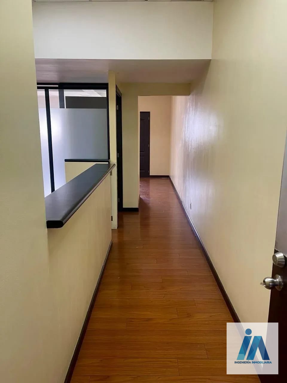 OFICINA EN ALQUILER📍 Edificio Torino 1, zona 10 — Oficina en Alquiler en Zona 10, Guatemala, Ciudad — foto 9 de 12