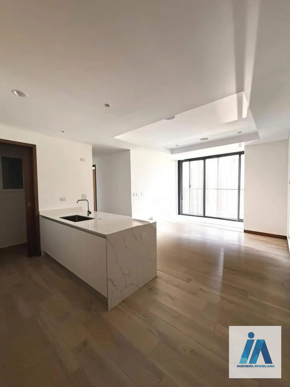 APARTAMENTO EN ALQUILER 📍 Edificio Ferre Diez, Zona 10 — Apartamento en Alquiler en Ferré Diez, Zona 10, Guatemala, Ciudad — foto 3 de 9