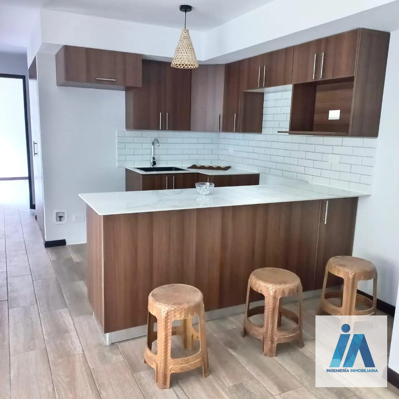 Apartamento con Jardín en Alquiler o Venta 📍 Edificio Bari, KM. 18.5 — Apartamento en Venta en Bari, Carretera a El Salvador, Guatemala, Ciudad — foto 3 de 11