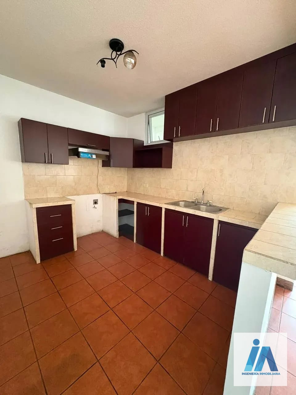 CASA EN VENTA 📍 Balcones de San Cristóbal, Zona 8 de Mixco — Casa en Venta en Zona 8 Mixco, Guatemala, Ciudad — foto 3 de 9