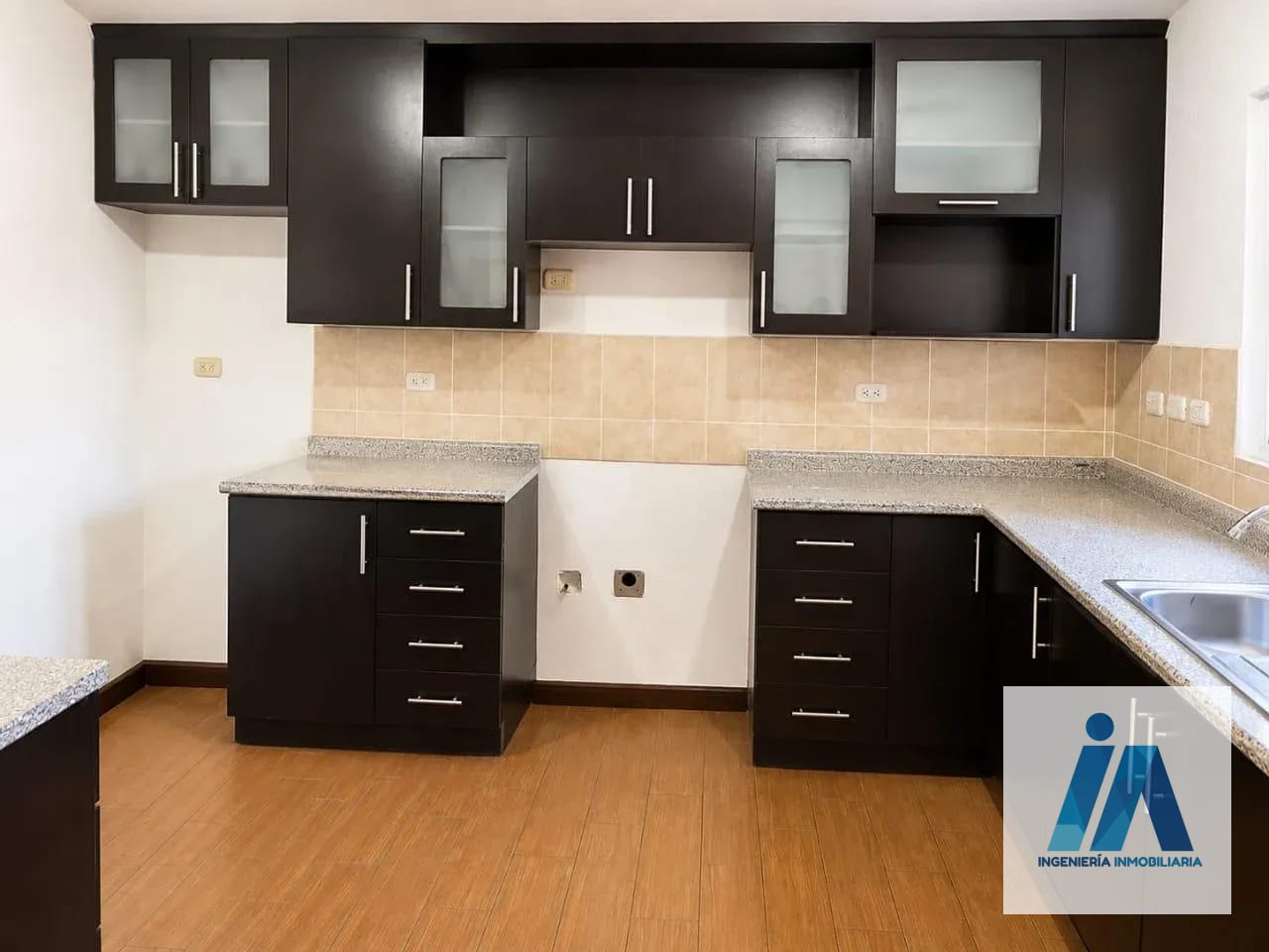 CASA EN ALQUILER 📍Condominio Bosques de Arrazola, Km 16.5 CAES — Casa en Alquiler en Carretera a El Salvador, Guatemala, Ciudad — foto 4 de 11