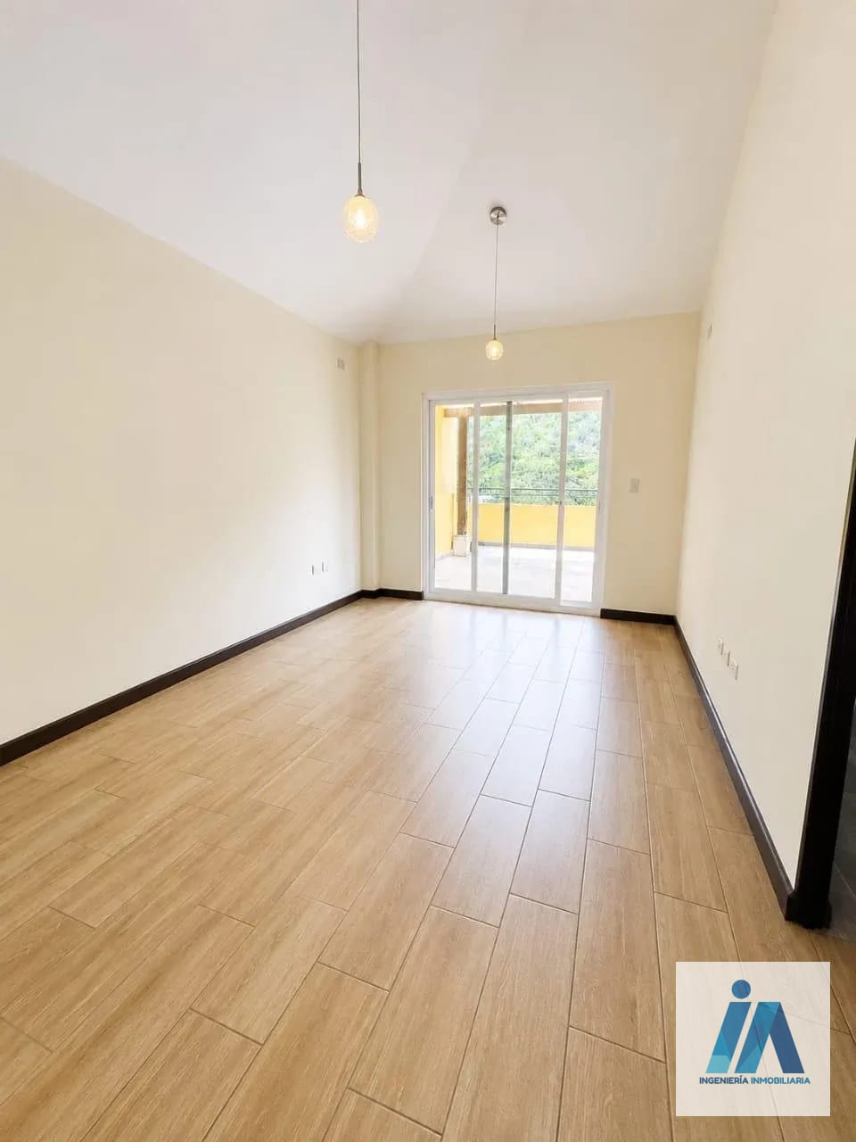 CASA EN ALQUILER 📍Condominio Bosques de Arrazola, Km 16.5 CAES — Casa en Alquiler en Carretera a El Salvador, Guatemala, Ciudad — foto 5 de 11