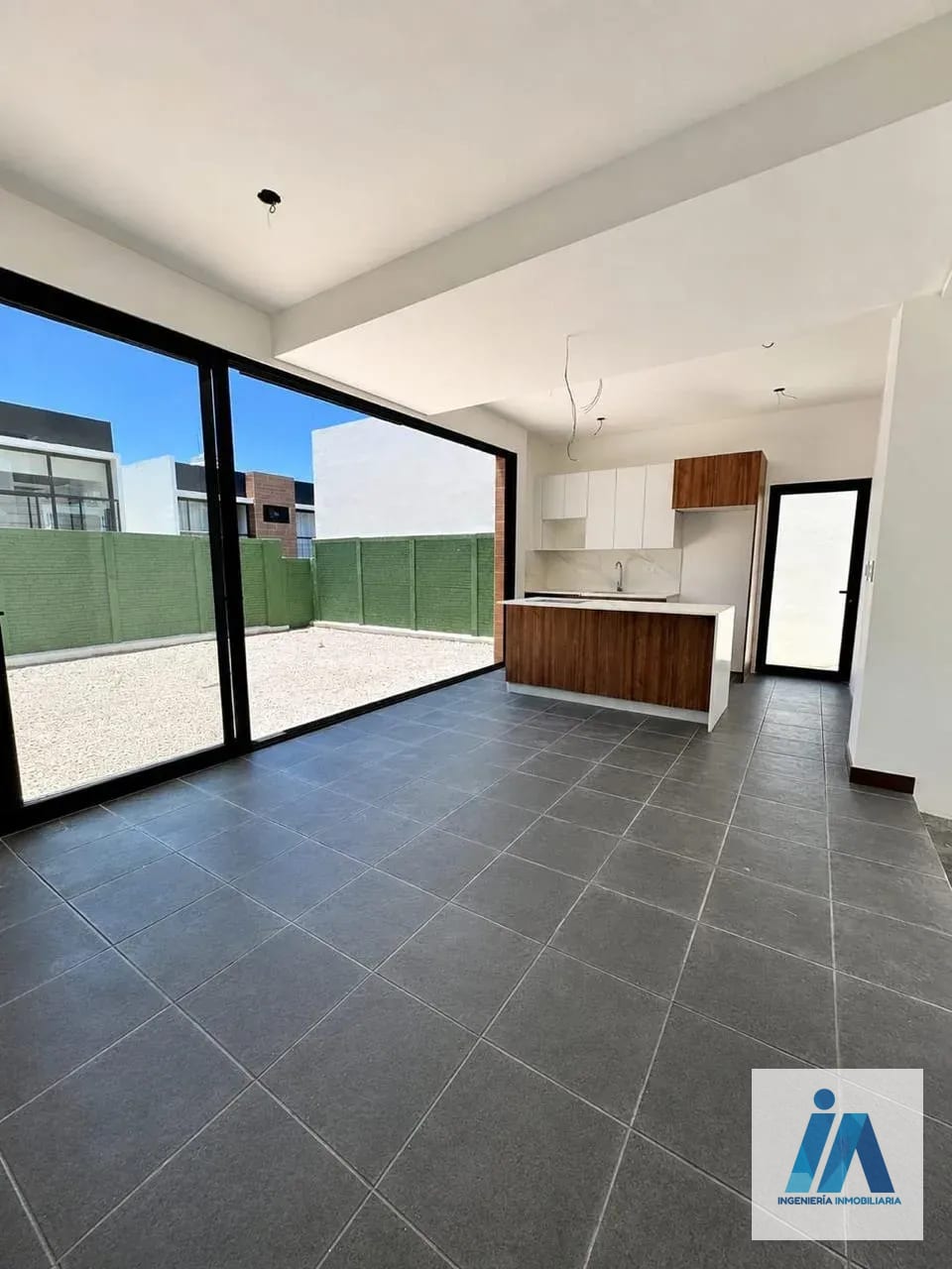 CASA EN VENTA 📍 Condominio 7 Gotas de San Vicente, Km. 16.5 CAES — Casa en Venta en Carretera a El Salvador, Guatemala, Ciudad — foto 3 de 11