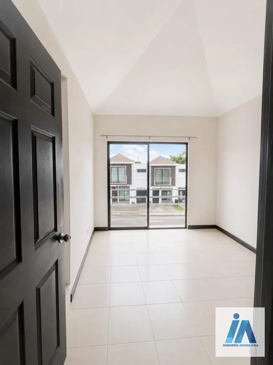 CASA EN VENTA / ALQUILER 📍 Condominio La Foret de Arrazola, Fraijanes — Casa en Venta en Carretera a El Salvador, Guatemala, Ciudad — foto 7 de 14