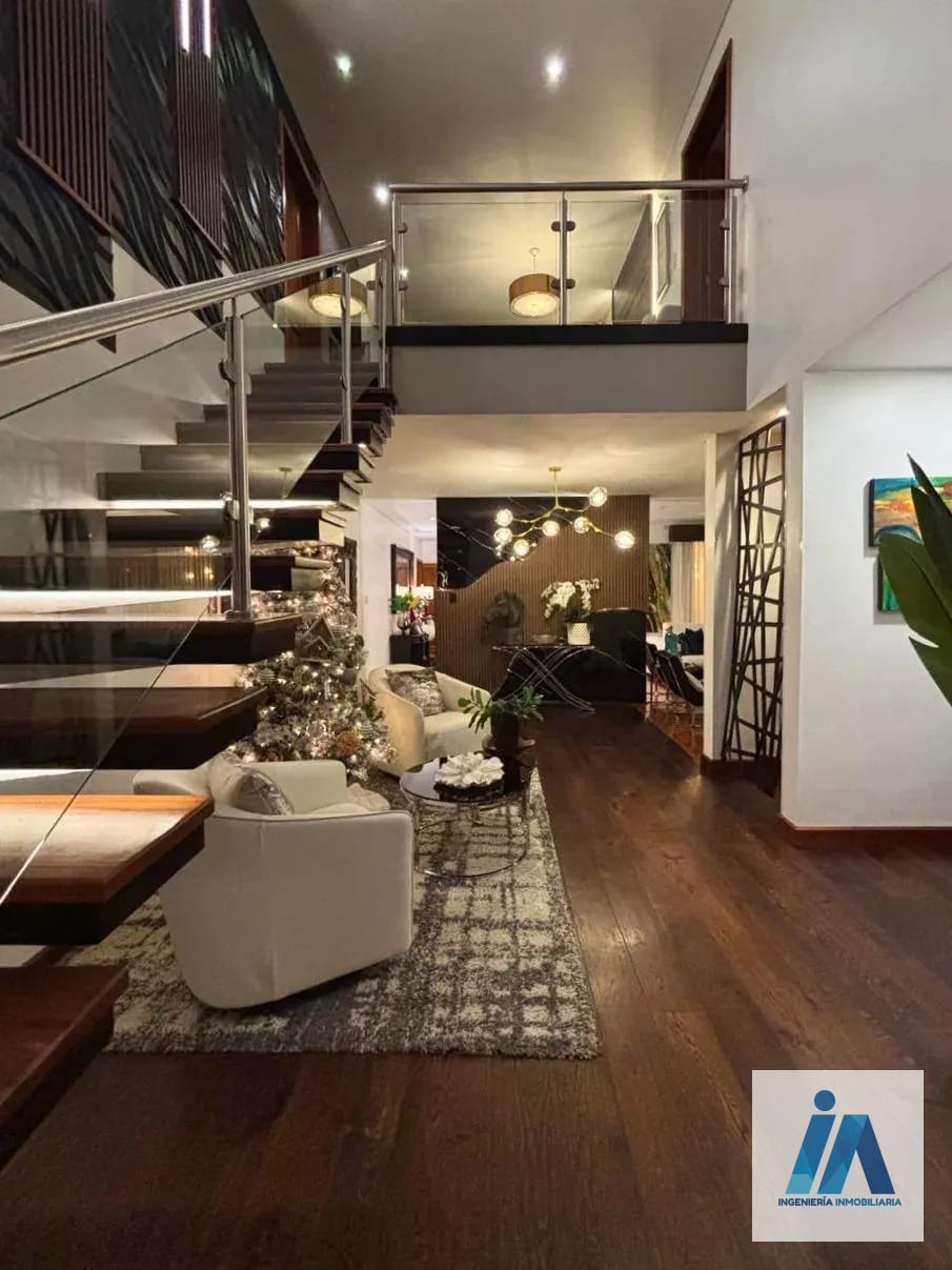 CASA REMODELADA EN VENTA 📍 Condominio Villa Serena, Muxbal — Casa en Venta en Carretera a El Salvador, Guatemala, Ciudad — foto 1 de 17