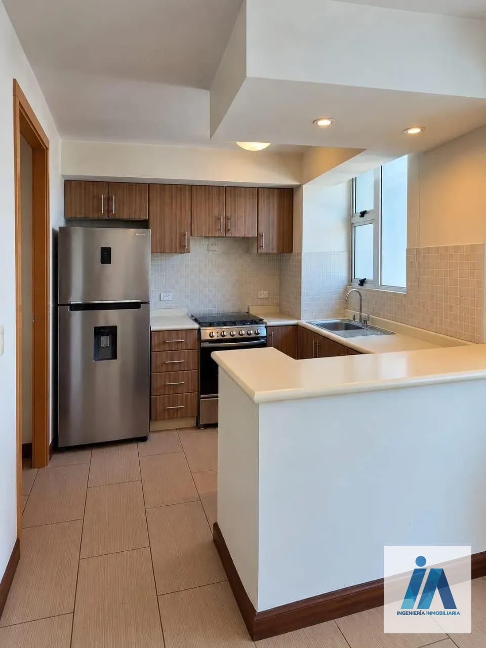 APARTAMENTO EN ALQUILER 📍 Edificio Condado La Villa, Zona 14 — Apartamento en Alquiler en Zona 14, Guatemala, Ciudad — foto 2 de 17