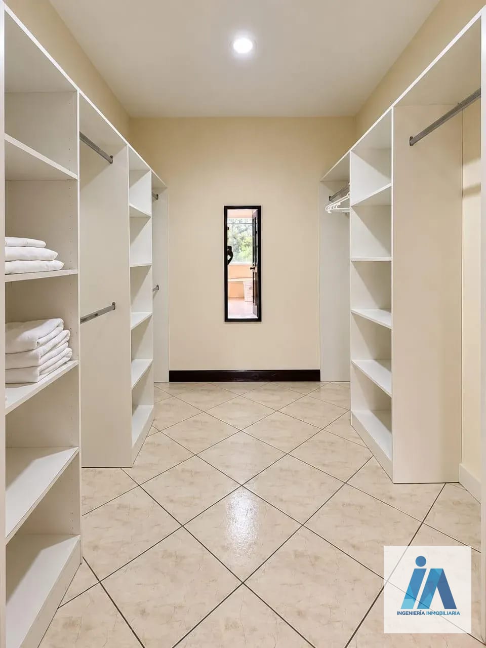 APARTAMENTO AMUEBLADO EN ALQUILER 📍 Edificio Milenia, zona 10 — Apartamento en Alquiler en Zona 10, Guatemala, Ciudad — foto 9 de 12