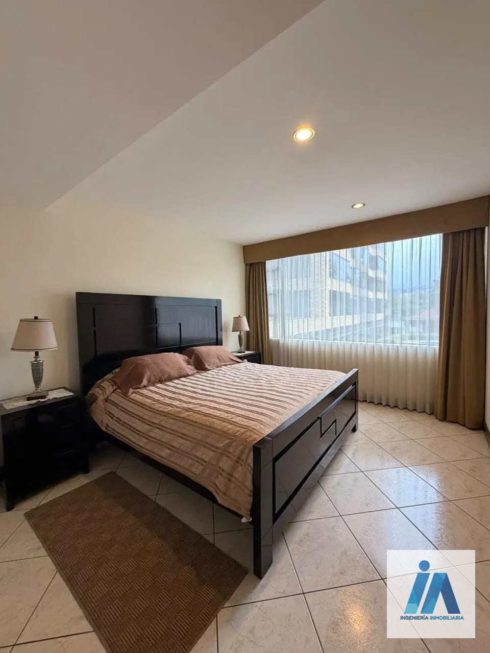 APARTAMENTO AMUEBLADO EN ALQUILER 📍 Edificio Milenia, zona 10 — Apartamento en Alquiler en Zona 10, Guatemala, Ciudad — foto 11 de 12