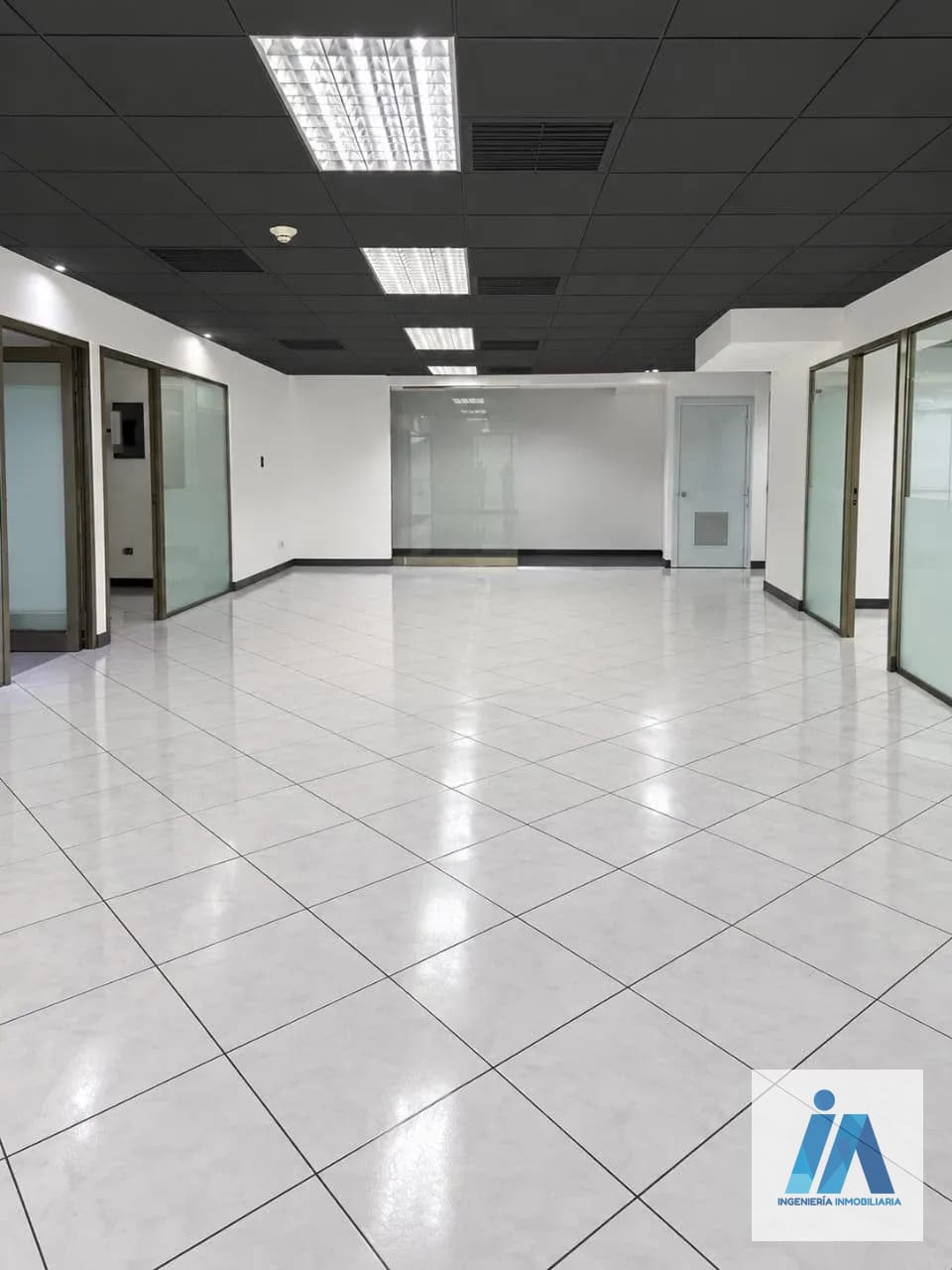 OFICINA EN ALQUILER 📍 Edificio Europlaza, Zona 14 — Oficina en Alquiler en Zona 14, Guatemala, Ciudad — foto 8 de 8