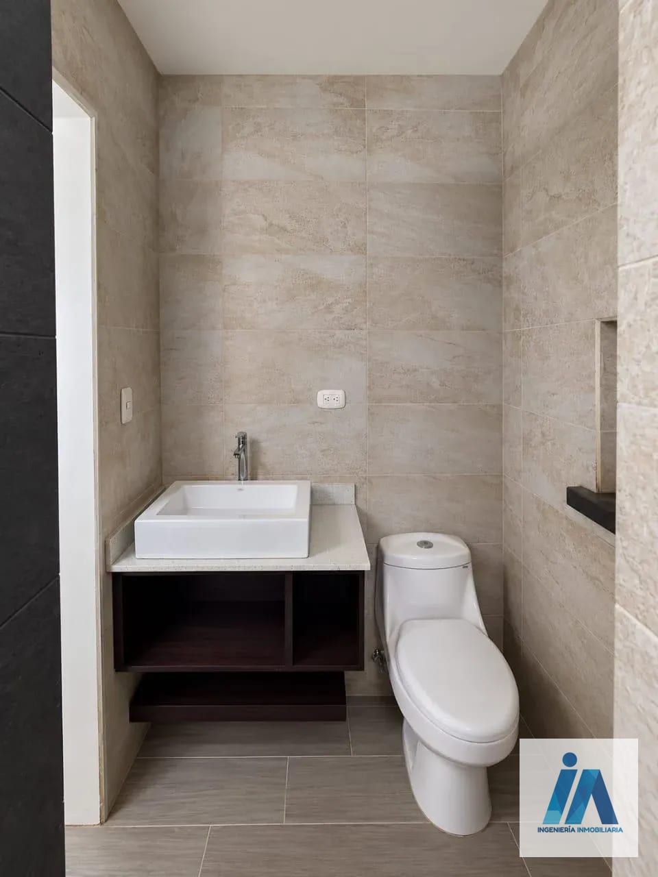 CASA TIPO TOWNHOUSE EN ALQUILER 📍 Hacienda Real, Zona 16 — Casa en Alquiler en Zona 16, Guatemala, Ciudad — foto 5 de 7