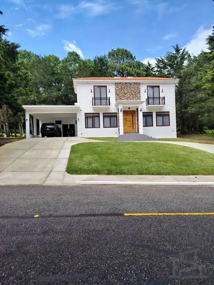 ¡casa Grande en Venta Adentro de Club de Golf Hacienda Nueva! 🏠 — Casa en Venta en San José Pinula, Guatemala, Ciudad — foto 1 de 11