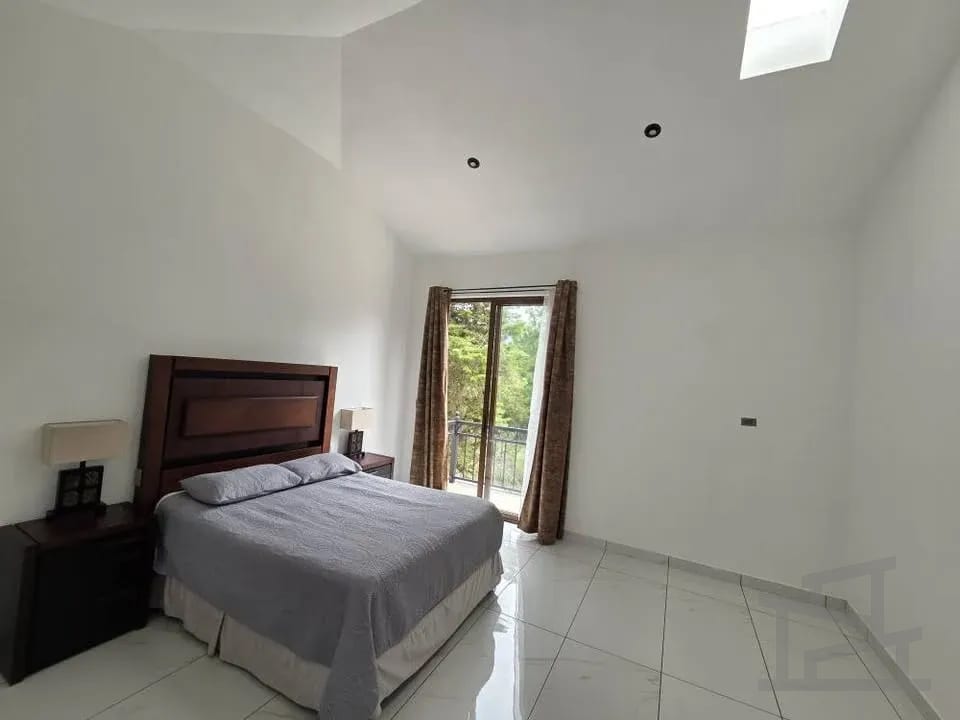 ¡casa Grande en Venta Adentro de Club de Golf Hacienda Nueva! 🏠 — Casa en Venta en San José Pinula, Guatemala, Ciudad — foto 3 de 11