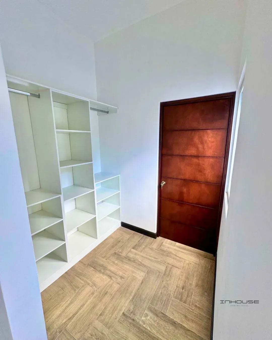 CASA EN VENTA EN ZONA 16 PARA ESTRENA — Casa en Venta en Hacienda Real, Zona 16, Guatemala, Ciudad — foto 9 de 12