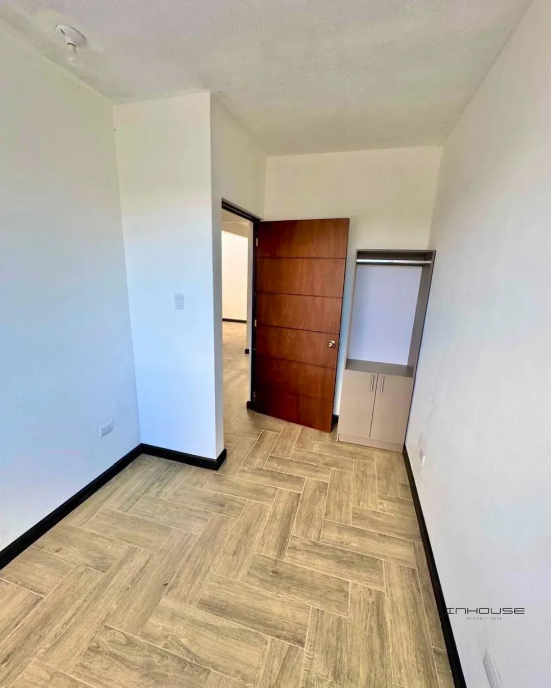 CASA EN VENTA EN ZONA 16 PARA ESTRENA — Casa en Venta en Hacienda Real, Zona 16, Guatemala, Ciudad — foto 7 de 12