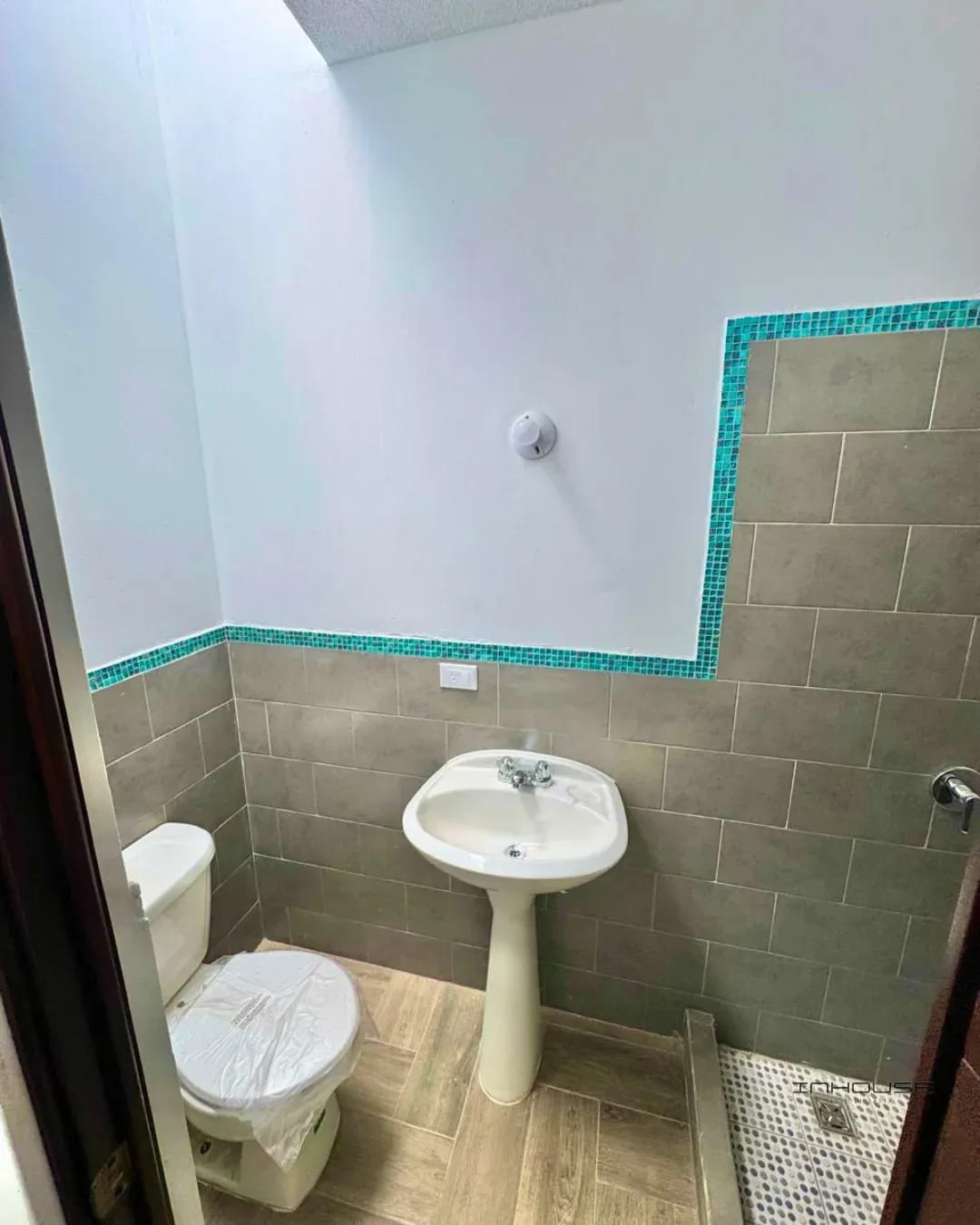 CASA EN VENTA EN ZONA 16 PARA ESTRENA — Casa en Venta en Hacienda Real, Zona 16, Guatemala, Ciudad — foto 8 de 12