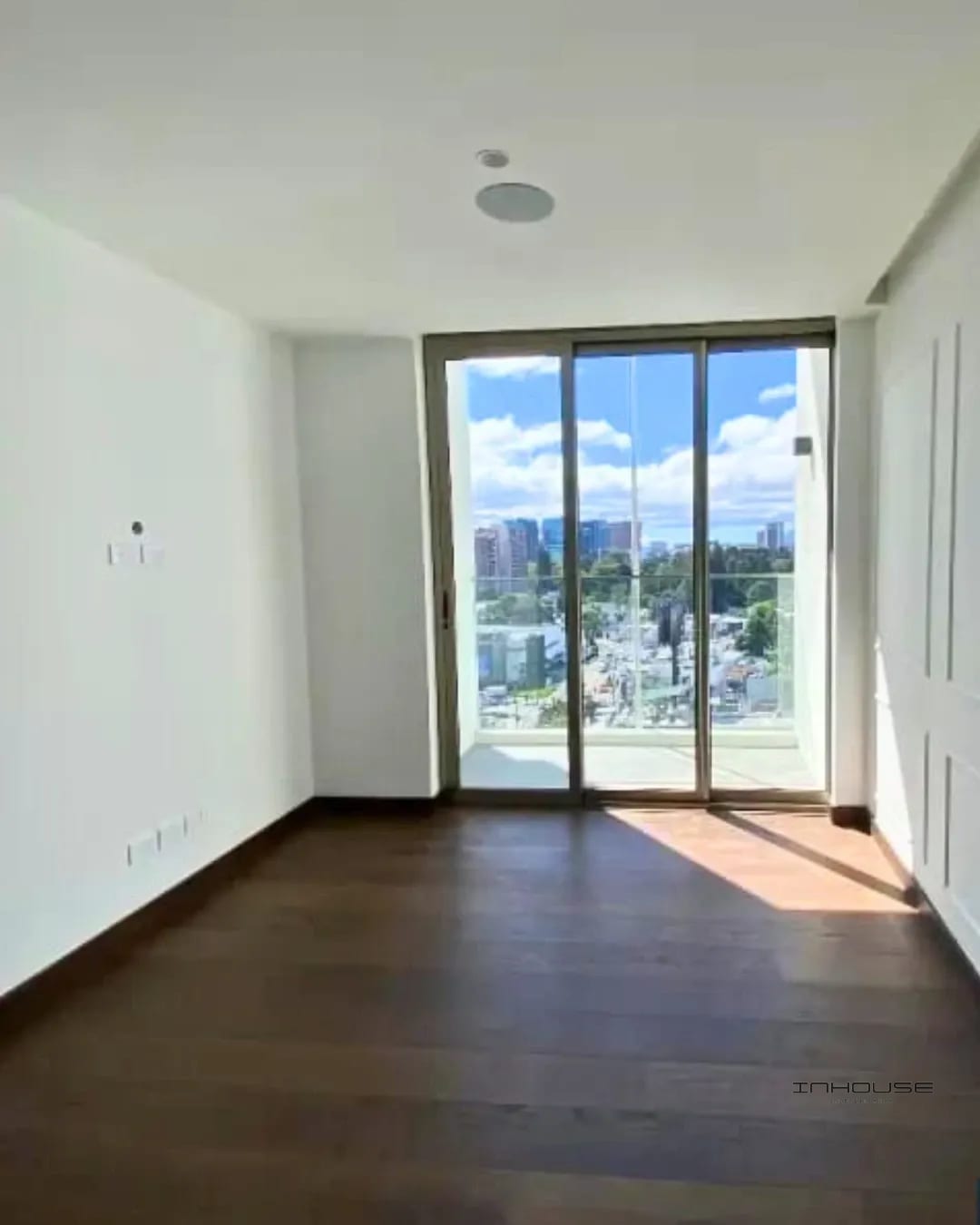 APARTAMENTO EN VENTA ZONA 10 ATARAH NIVEL ALTO — Apartamento en Venta en Atarah, Zona 10, Guatemala, Ciudad — foto 2 de 4